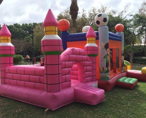 השכרת מתנפחים טירה ורודה לילדים השכרת מתנפחים טירה ורודה לילדים