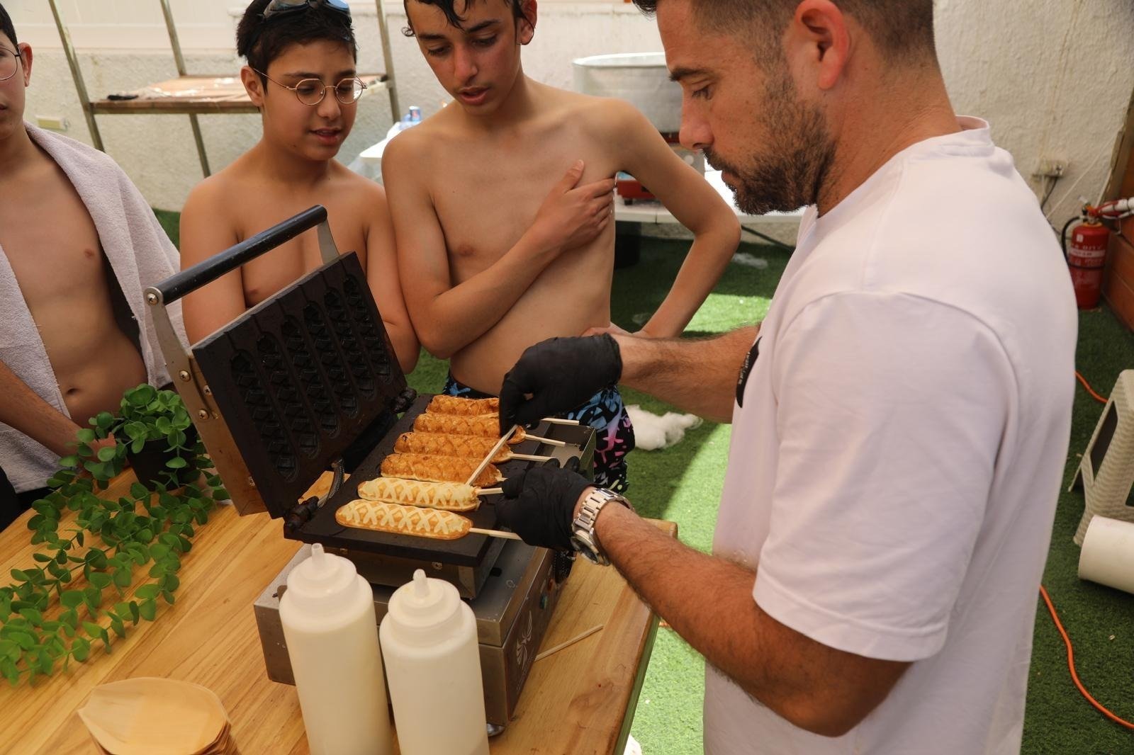 מנת וופל בלגי על מקל בהשכרה לאירוע בראשון לציון